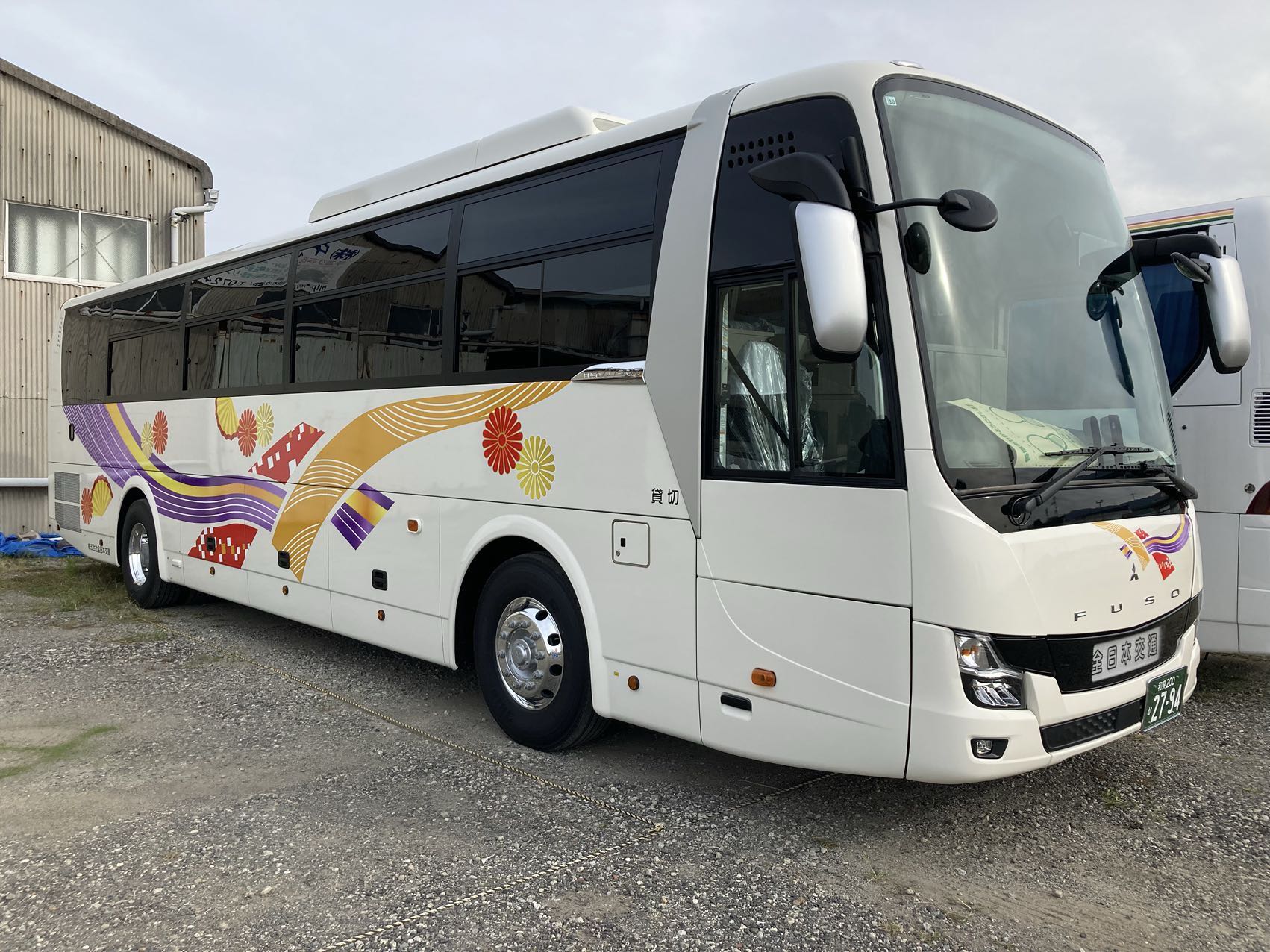 ガーラ57人乗り外観